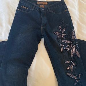 Women’s embroidered sequined holiday jeans in size 9-10.